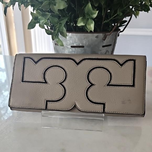 Handbags - Tory Burch Clutch